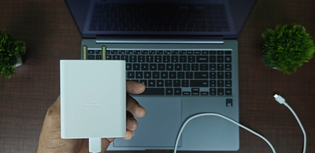 smart phone like charger of galaxy book 4 pro